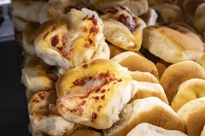 Prodotti di rosticceria appena sfornati